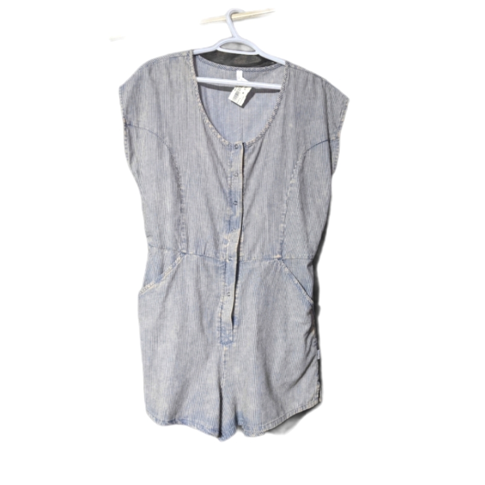❄️ NWT -RVCA Romper
